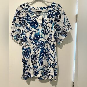 Lane Bryant Size 22/24 Blue and White Floral Short Sleeve Top